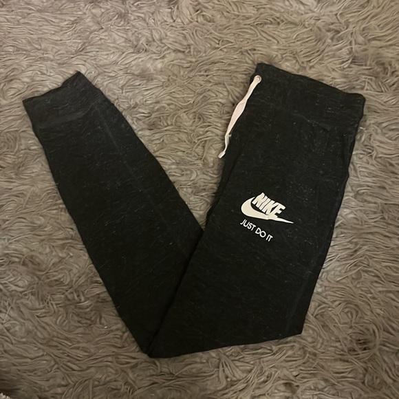 Nike Joggers - Picture 2 of 6